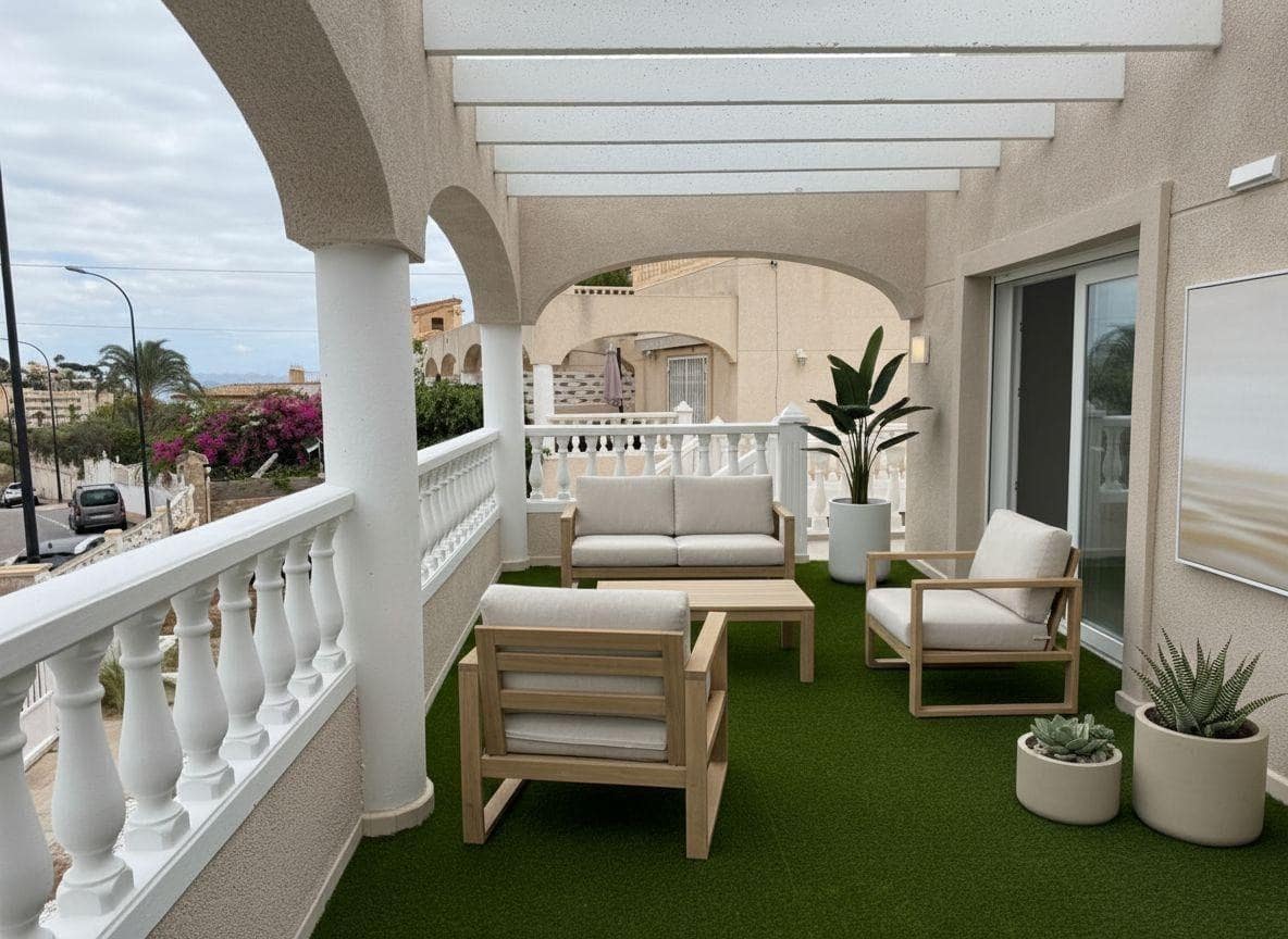 3 soverom Kjedet enebolig til salgs i El Campello med garasje - € 550 000 (Ref: 9344797)