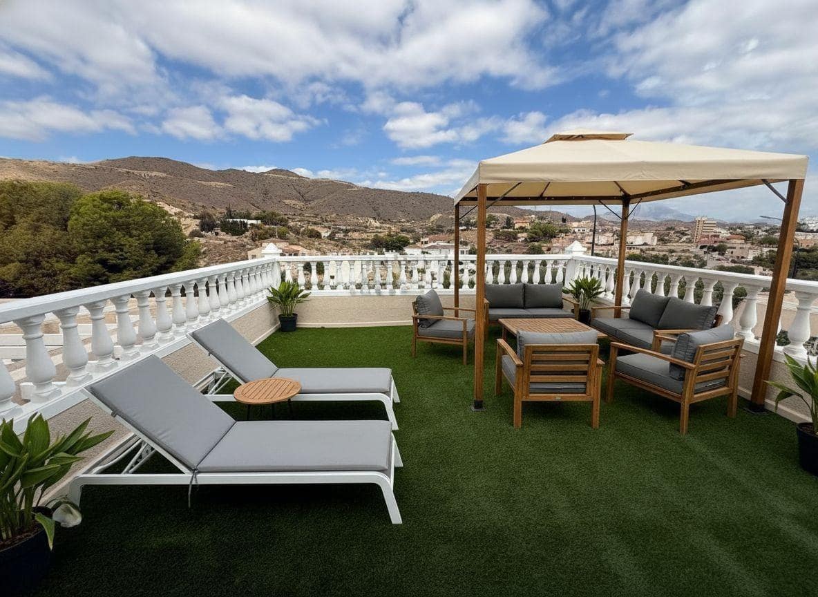 3 soverom Kjedet enebolig til salgs i El Campello med garasje - € 550 000 (Ref: 9344797)