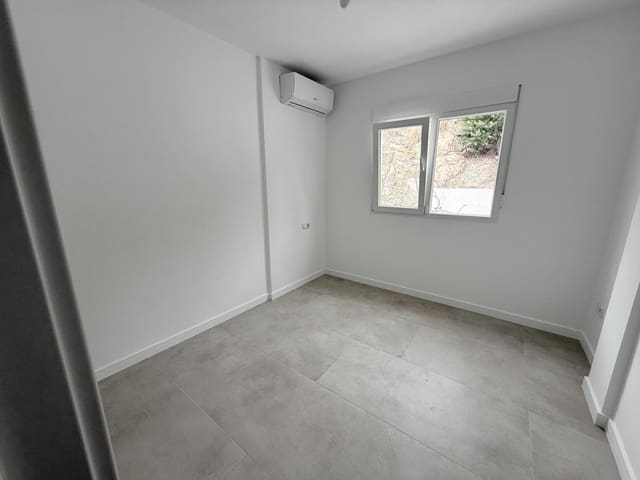 3 soveværelse Semi-Rækkehus til salg i El Campello med garage - € 550.000 (Ref: 9344797)