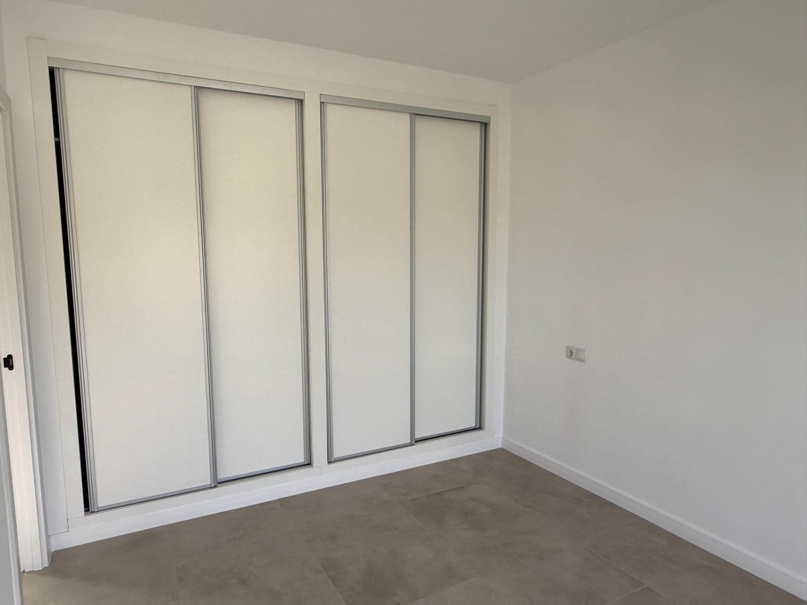 3 soverom Kjedet enebolig til salgs i El Campello med garasje - € 550 000 (Ref: 9344797)