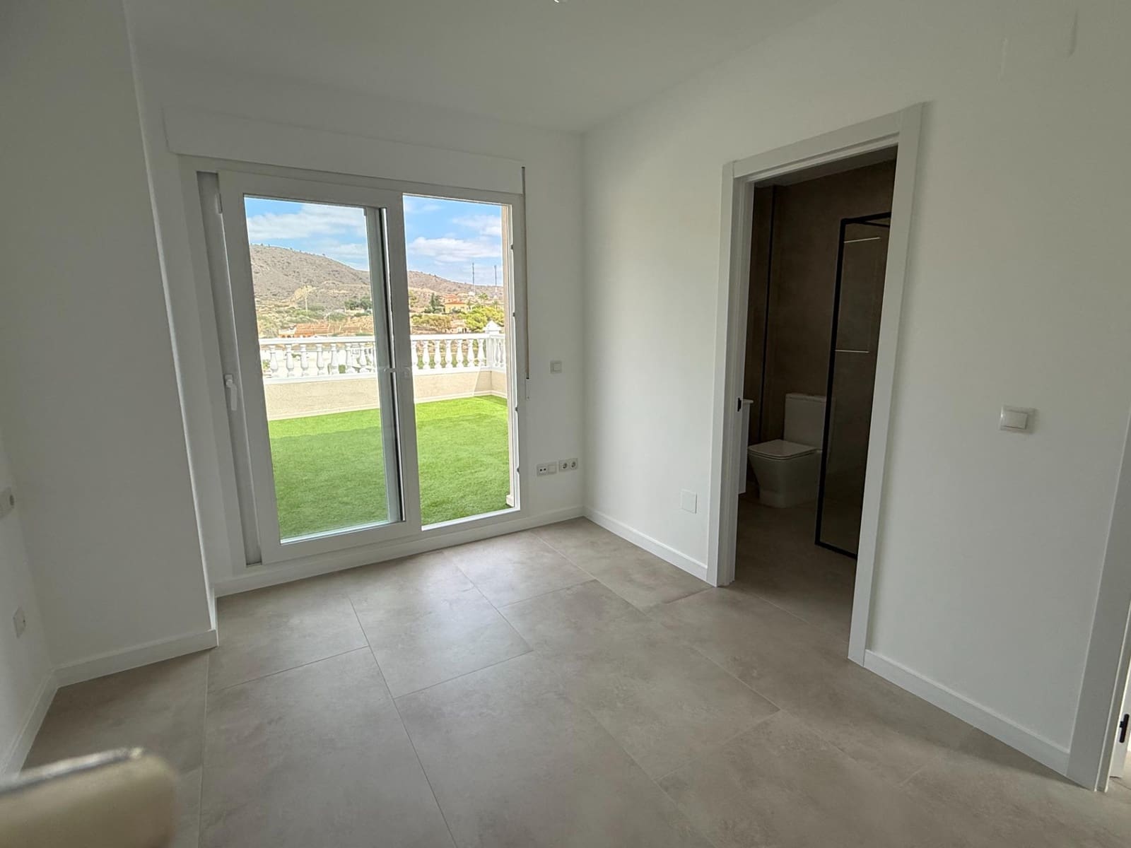 3 soverom Kjedet enebolig til salgs i El Campello med garasje - € 550 000 (Ref: 9344797)