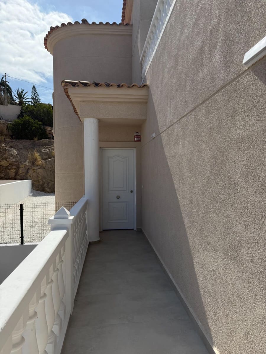 3 bedroom Semi-detached Villa for sale in El Campello with garage - € 550,000 (Ref: 9344797)