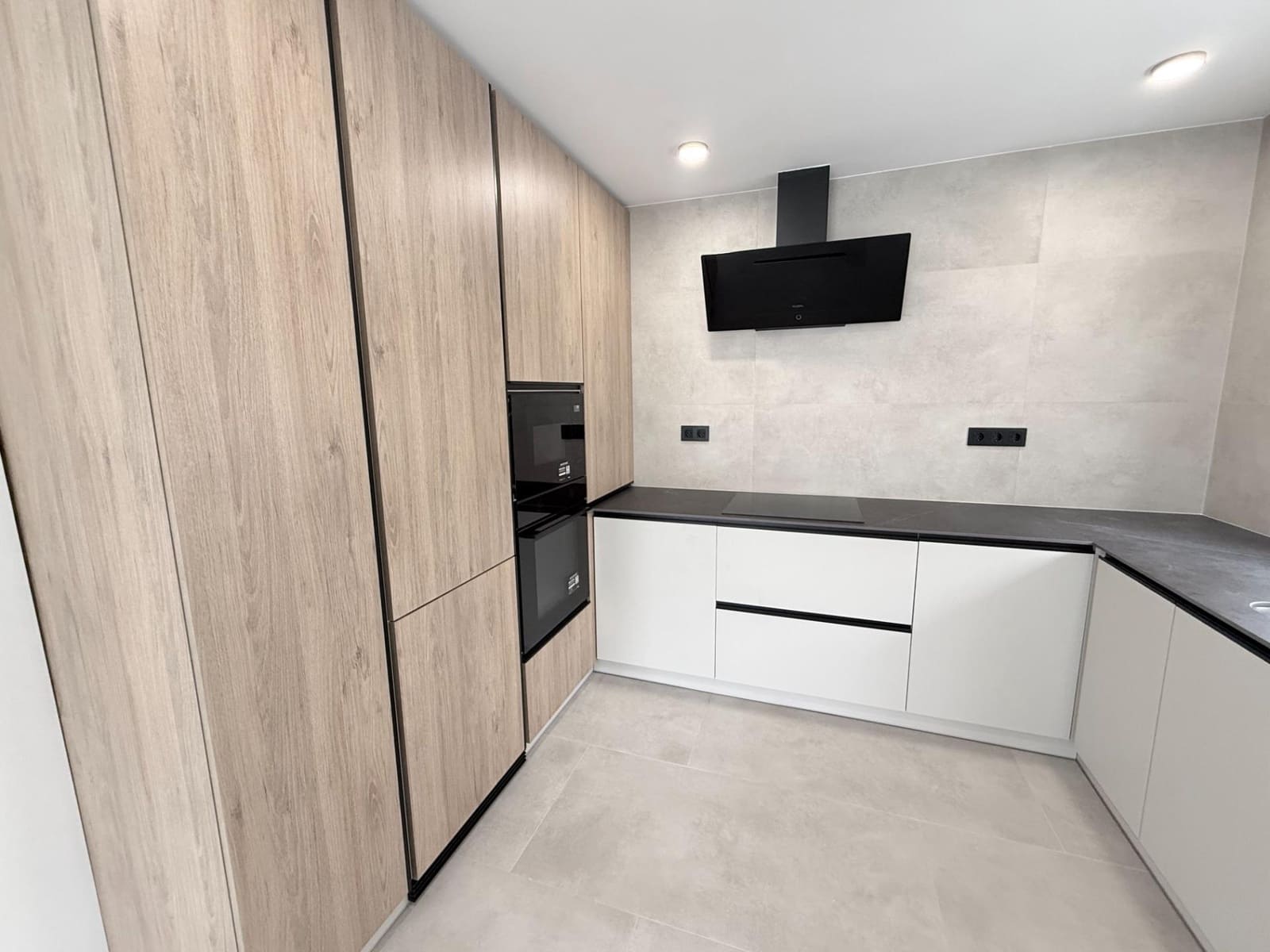 3 bedroom Semi-detached Villa for sale in El Campello with garage - € 550,000 (Ref: 9344797)