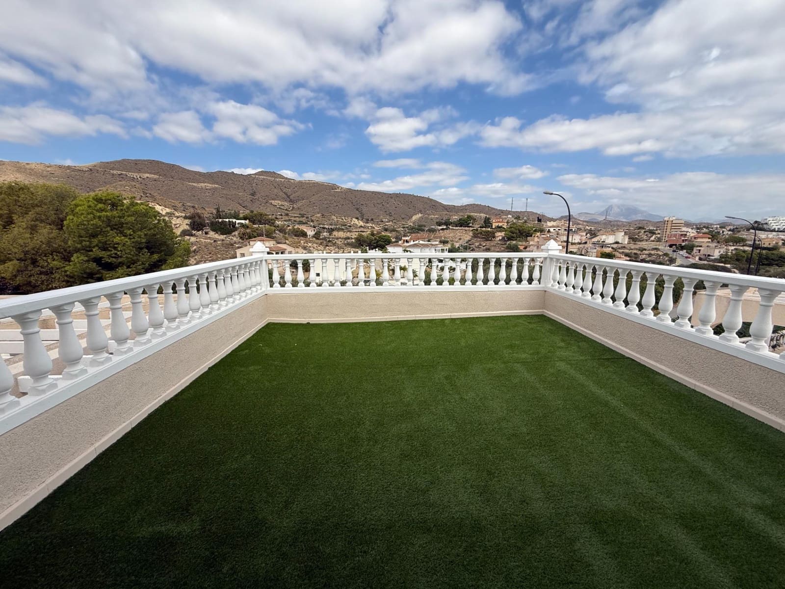 3 bedroom Semi-detached Villa for sale in El Campello with garage - € 550,000 (Ref: 9344797)