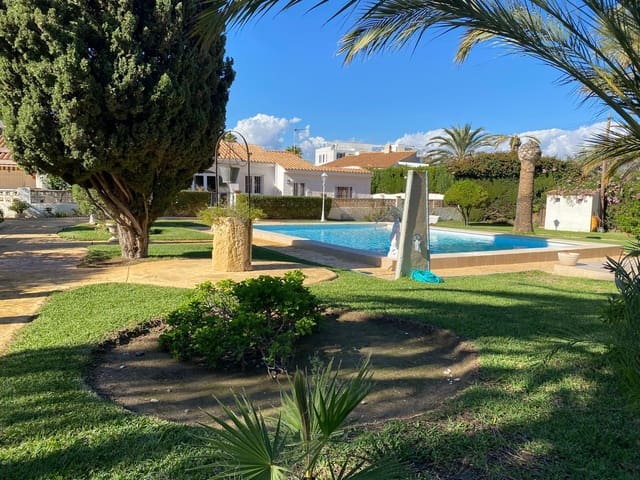 3 slaapkamer Rijtjeshuis te koop in Playa de Muchavista, El Campello met zwembad - € 459.000 (Ref: 9385644)