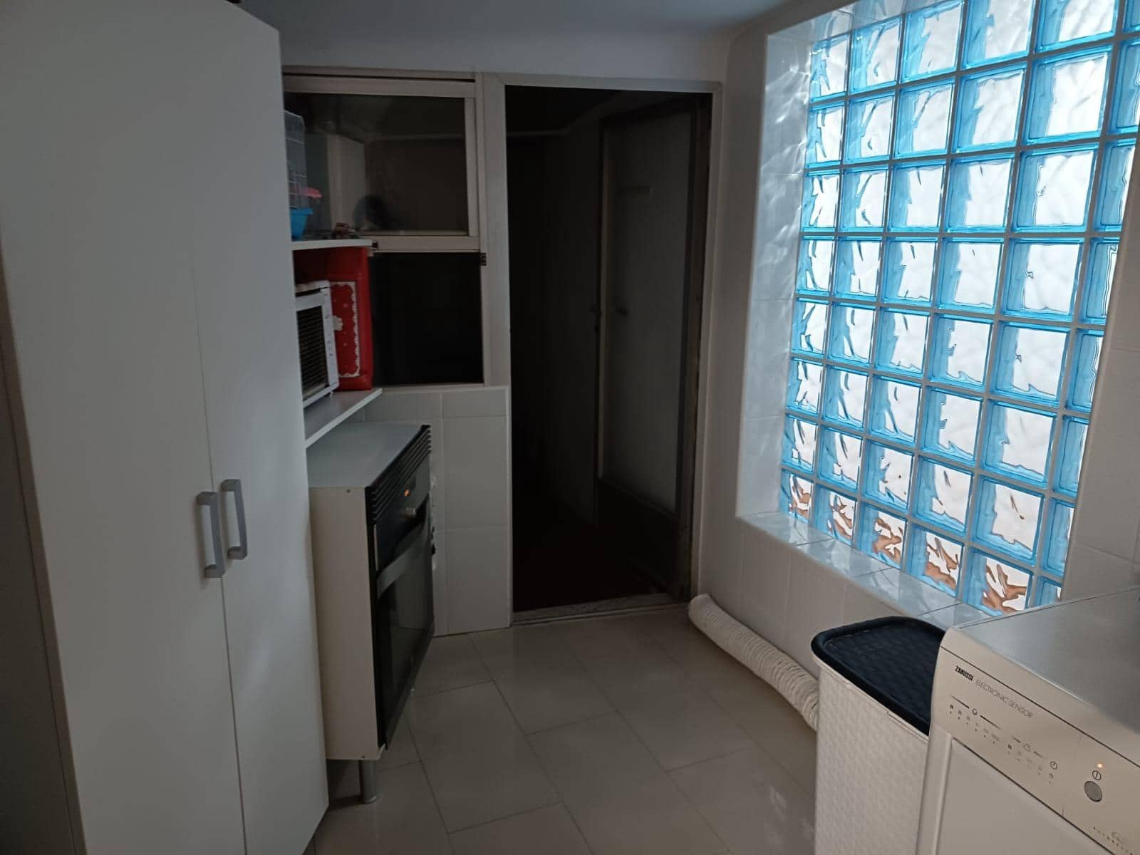 2 soveværelse Lejlighed til leje i Alicante by - € 850 (Ref: 9472987)