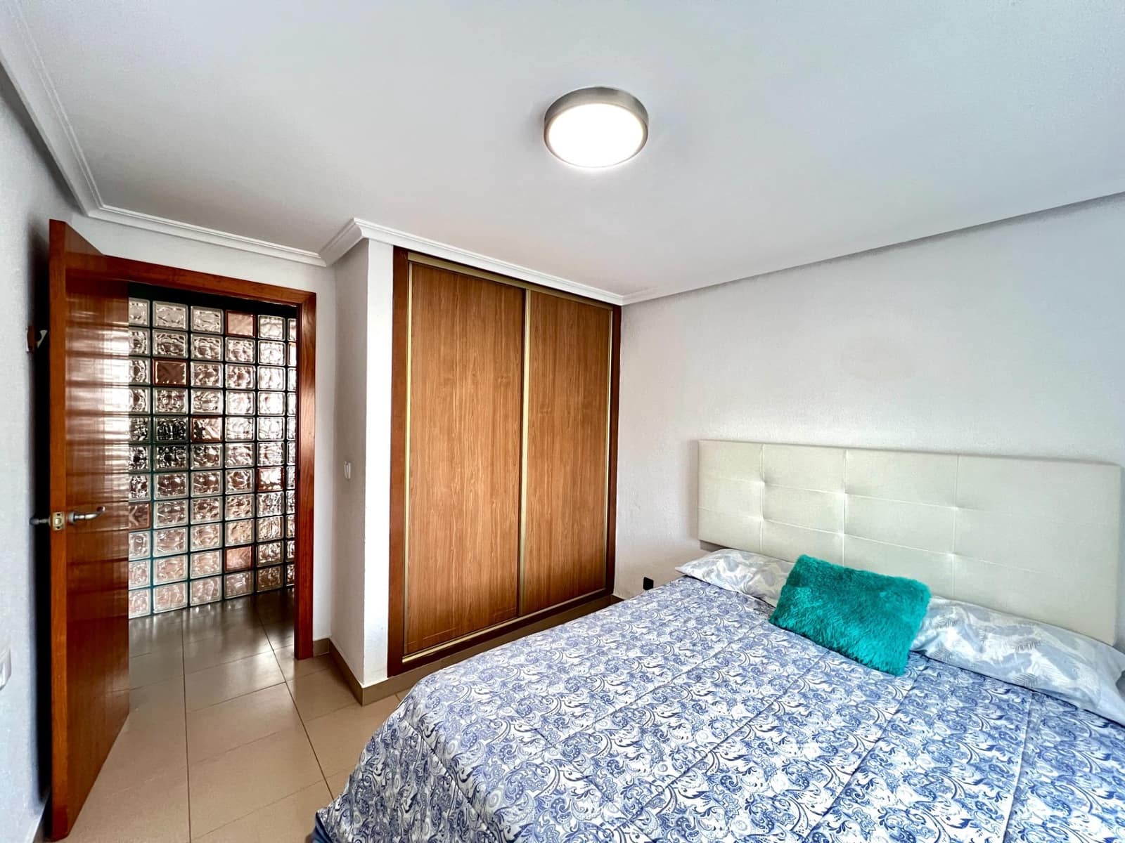 2 bedroom Flat for sale in Alicante / Alacant city - € 136,000 (Ref: 9474221)