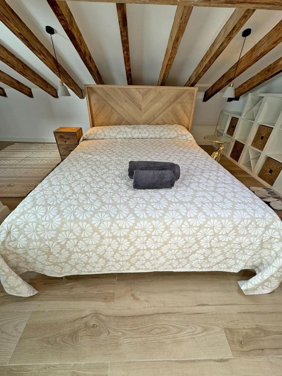 3 bedroom Penthouse for rent in Alicante / Alacant city - € 2,900 (Ref: 9476122)