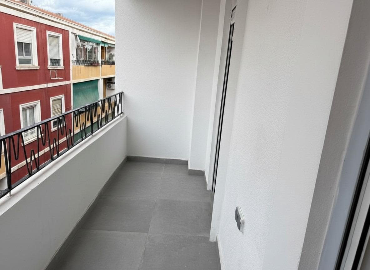 2 bedroom Flat for sale in Alicante / Alacant city - € 250,000 (Ref: 9608110)