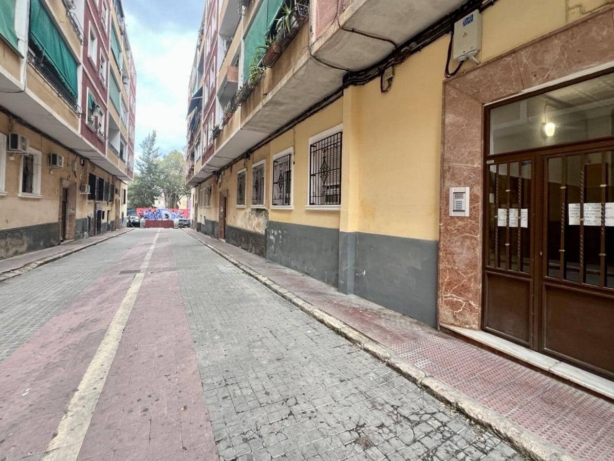 2 bedroom Flat for sale in Alicante / Alacant city - € 250,000 (Ref: 9608110)