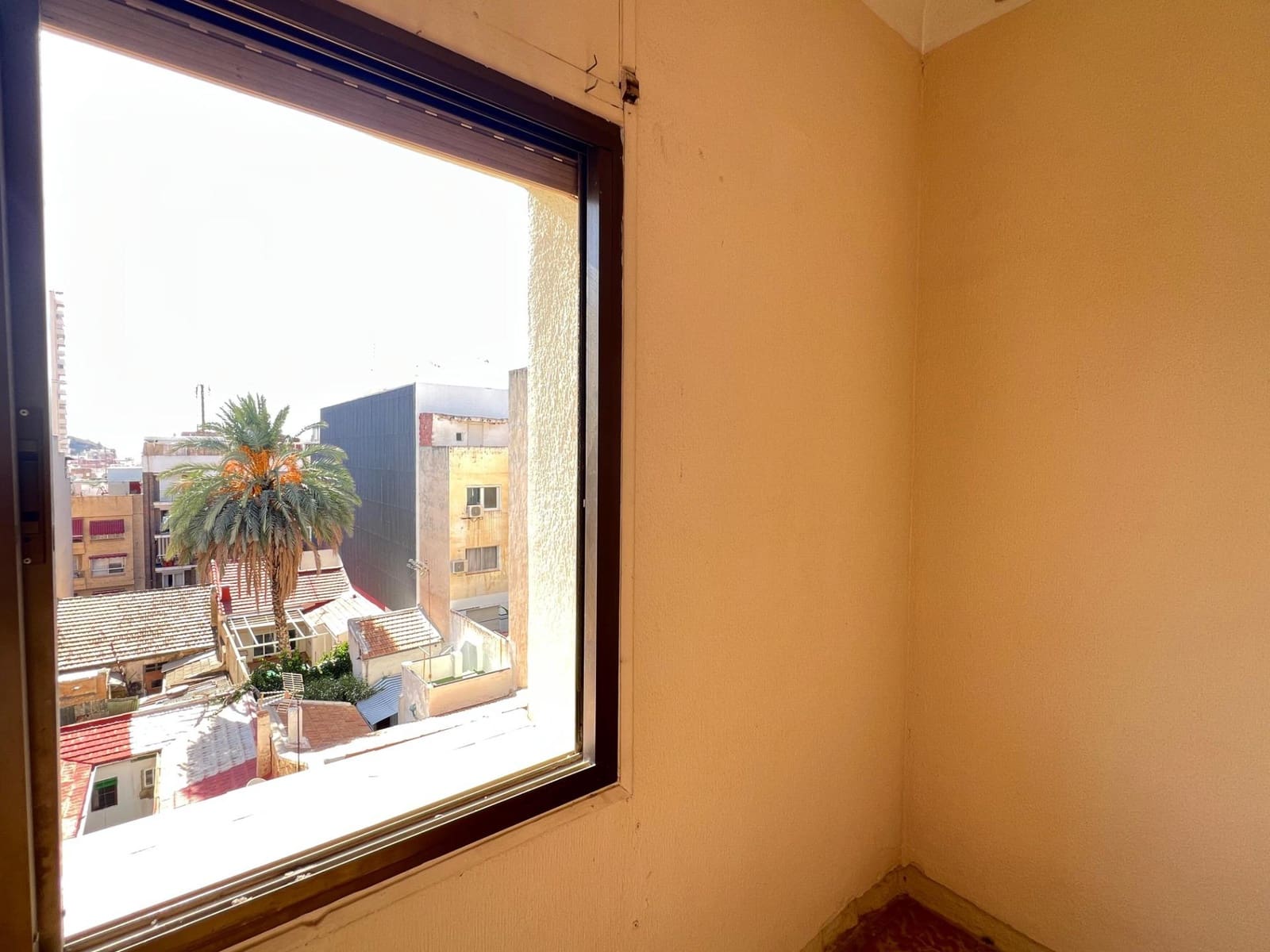 Piso de 4 habitaciones en Alicante / Alacant ciudad en venta - 178.000 € (Ref: 9611575)