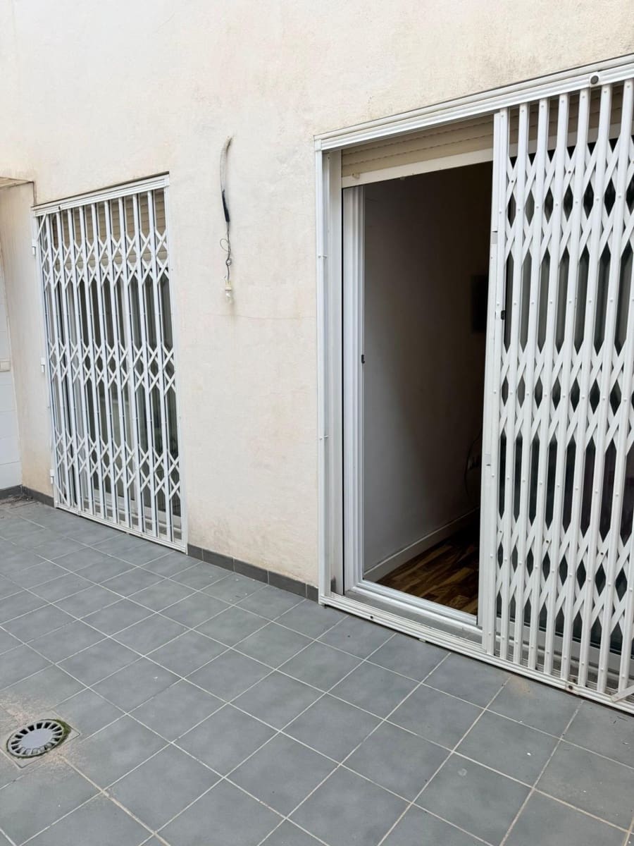 2 bedroom Flat for sale in Alicante / Alacant city - € 180,000 (Ref: 9619281)