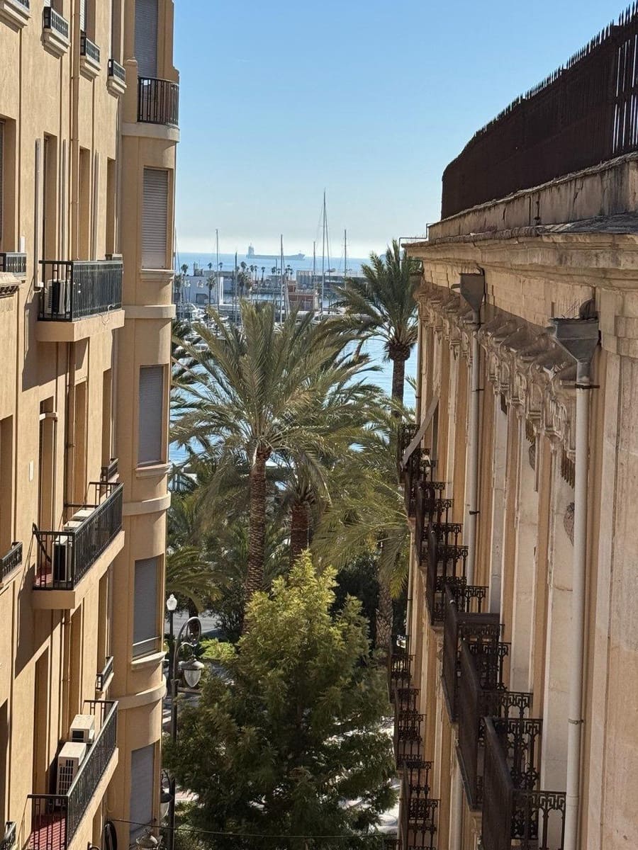 4 bedroom Penthouse for sale in Alicante / Alacant city - € 650,000 (Ref: 9648187)