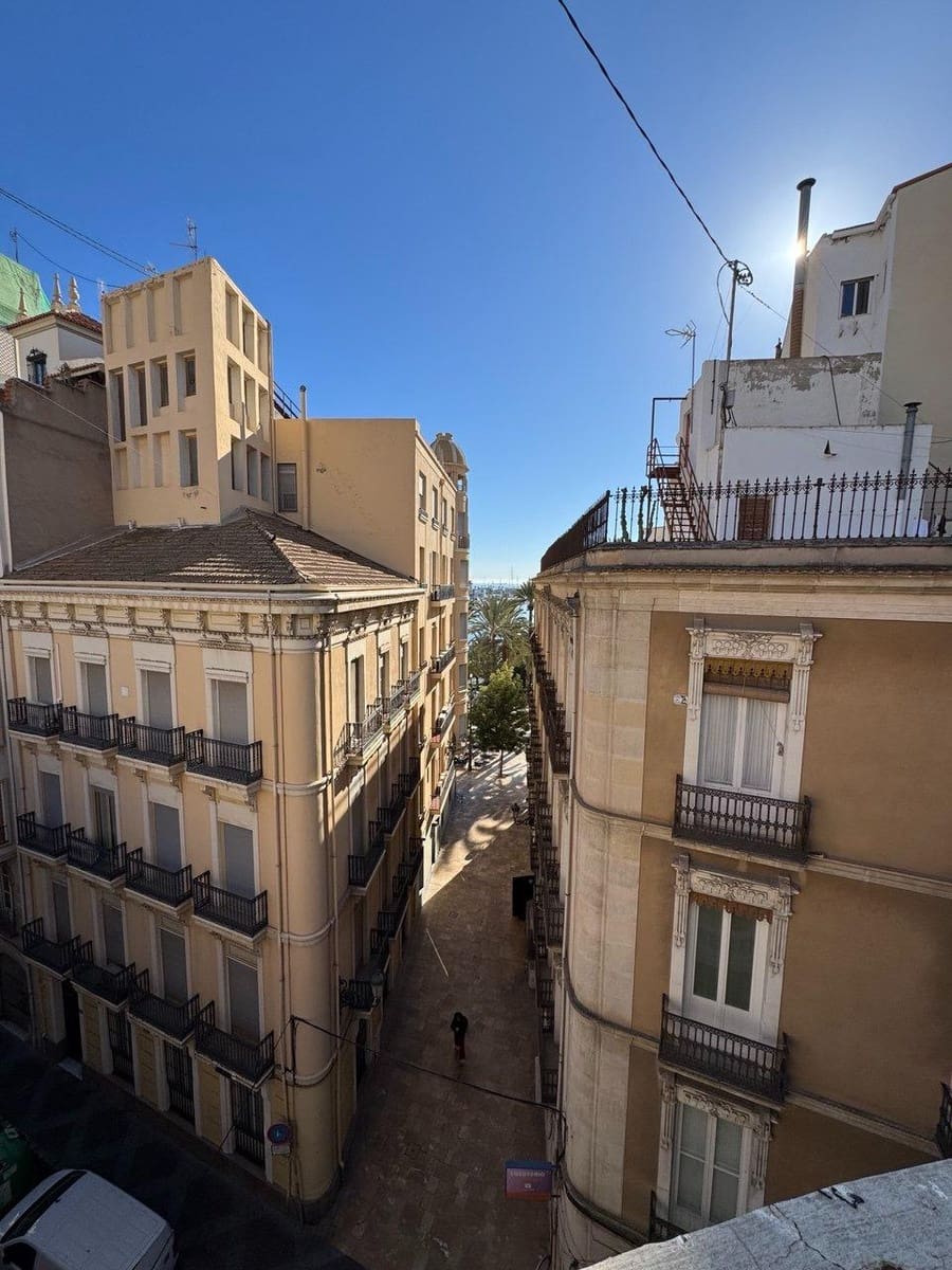 4 bedroom Penthouse for sale in Alicante / Alacant city - € 650,000 (Ref: 9648187)