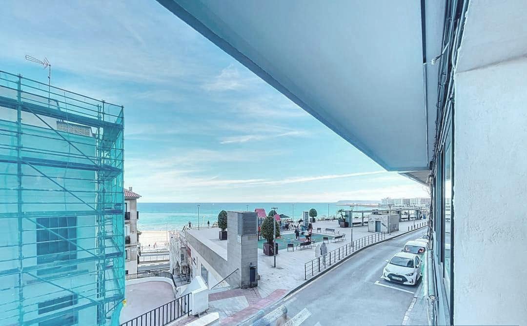 2 bedroom Beach Apartment for sale in Alicante / Alacant city - € 430,000 (Ref: 9711997)
