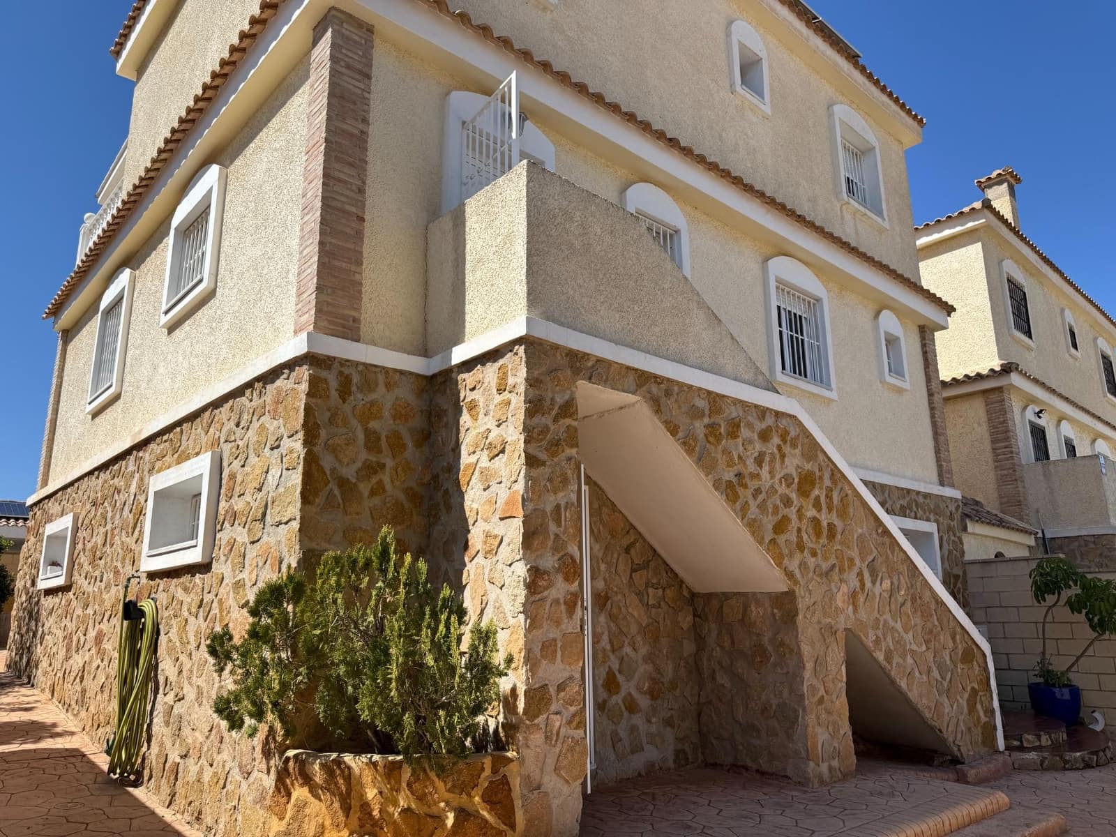 5 sovrum Bungalow till salu i Monforte del Cid med pool garage - 465 000 € (Ref: 9855496)
