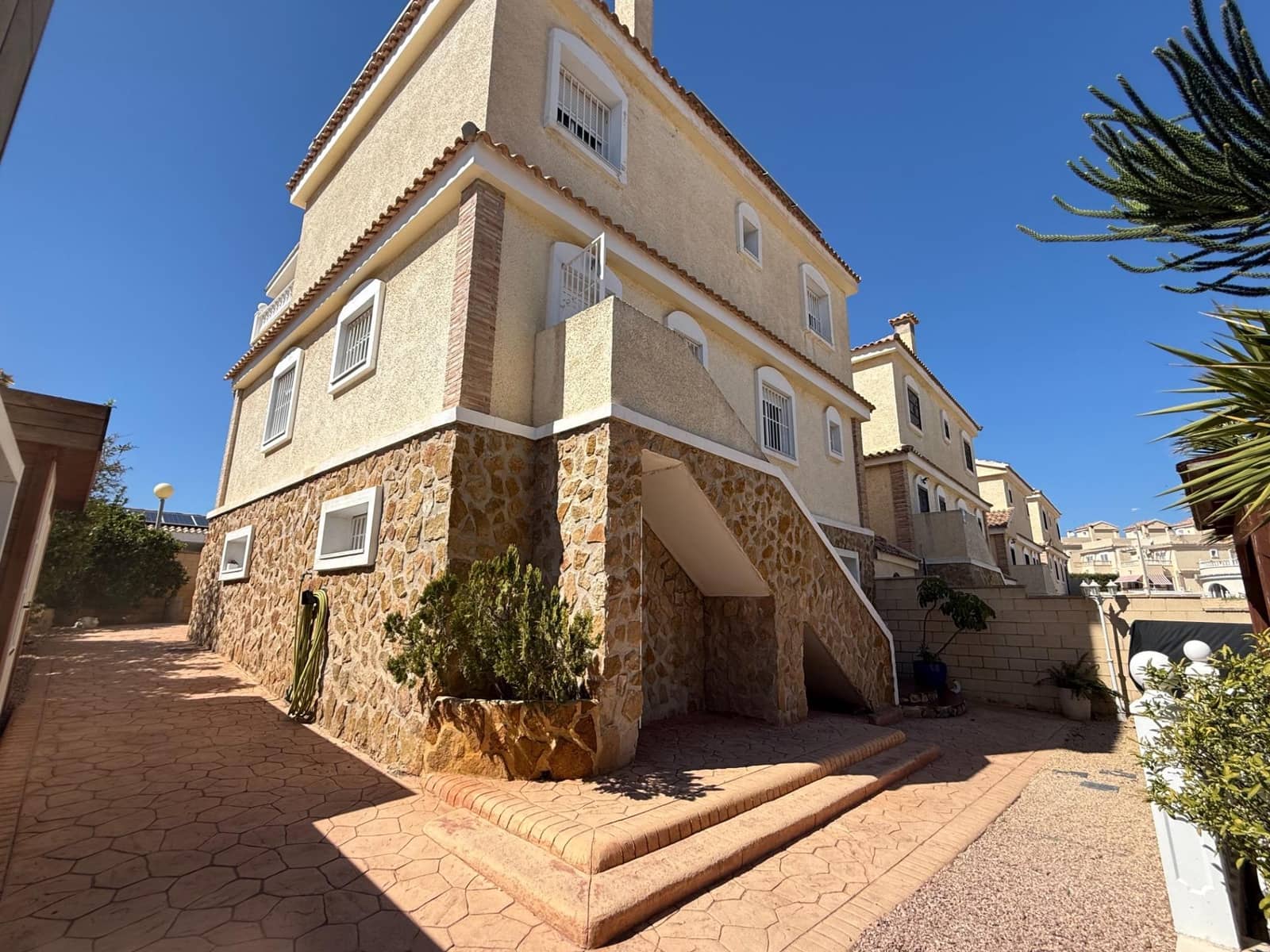 5 sovrum Bungalow till salu i Monforte del Cid med pool garage - 465 000 € (Ref: 9855496)