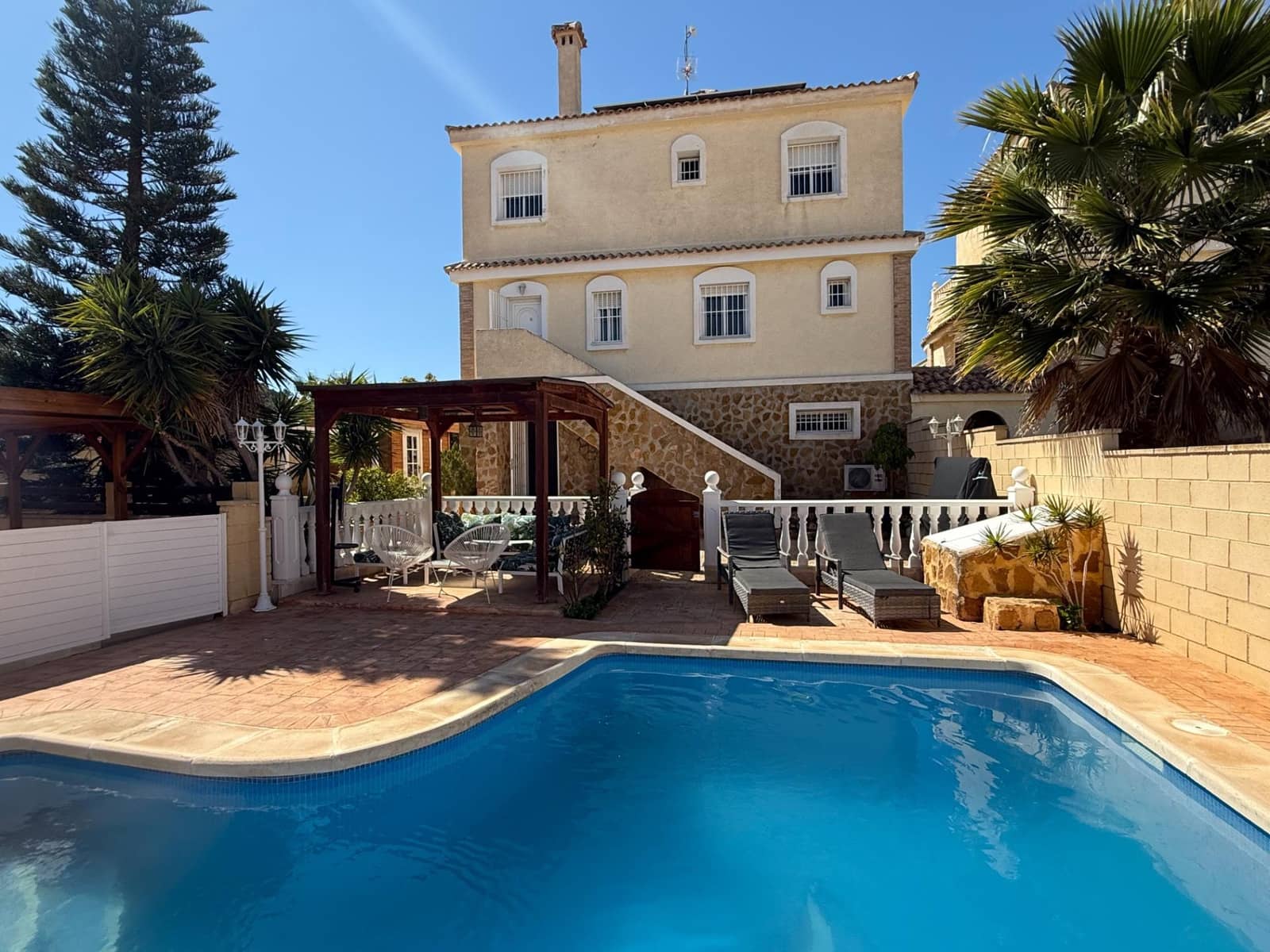 5 sovrum Bungalow till salu i Monforte del Cid med pool garage - 465 000 € (Ref: 9855496)