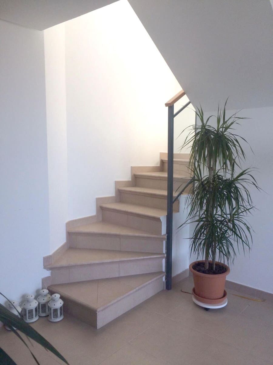 2 bedroom Penthouse for sale in Alicante / Alacant city with pool garage - € 636,300 (Ref: 9930812)