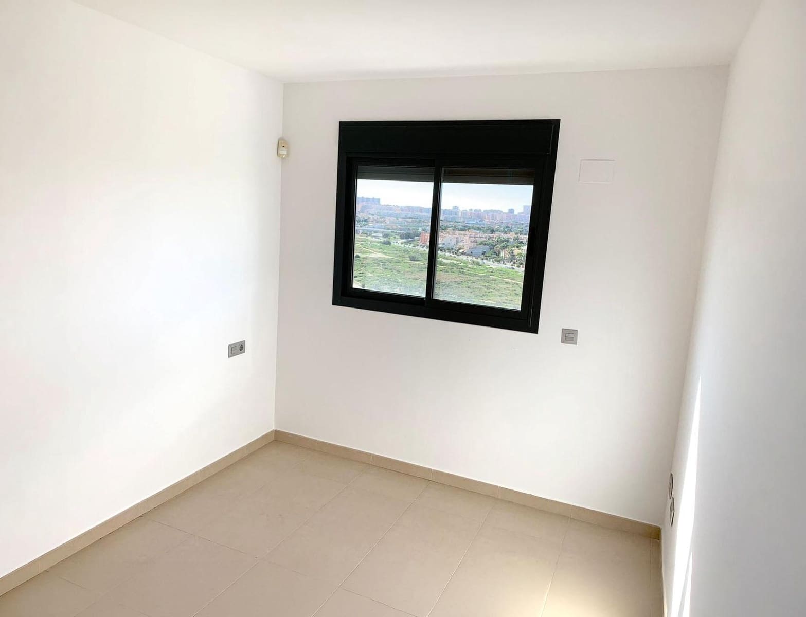 2 bedroom Penthouse for sale in Alicante / Alacant city with pool garage - € 636,300 (Ref: 9930812)