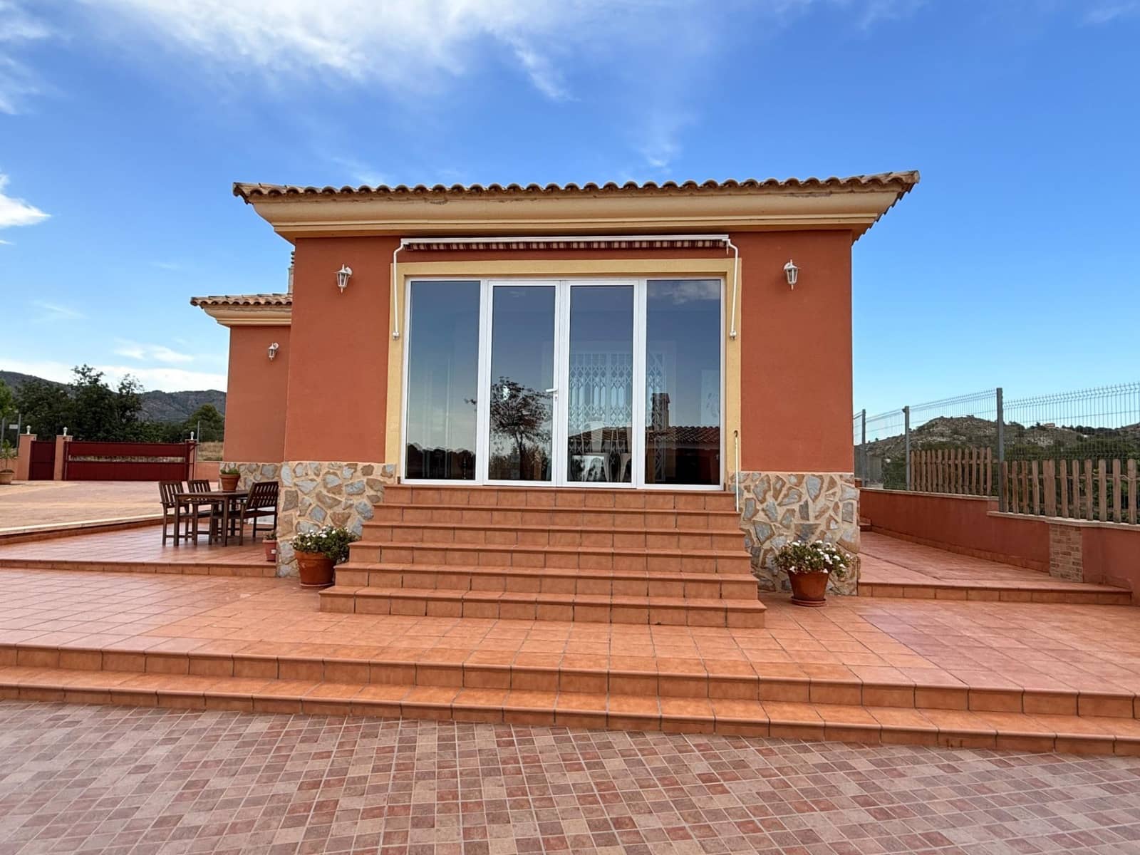 3 bedroom Villa for sale in Aguas de Busot / Aigues - € 460,000 (Ref: 9931557)