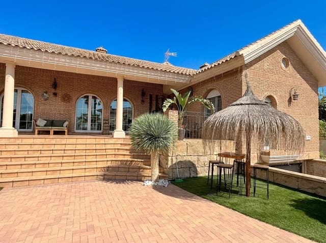 Chalet de 4 habitaciones en San Vicente / Sant Vicent del Raspeig en venta con piscina garaje - 1.065.000 € (Ref: 9947952)