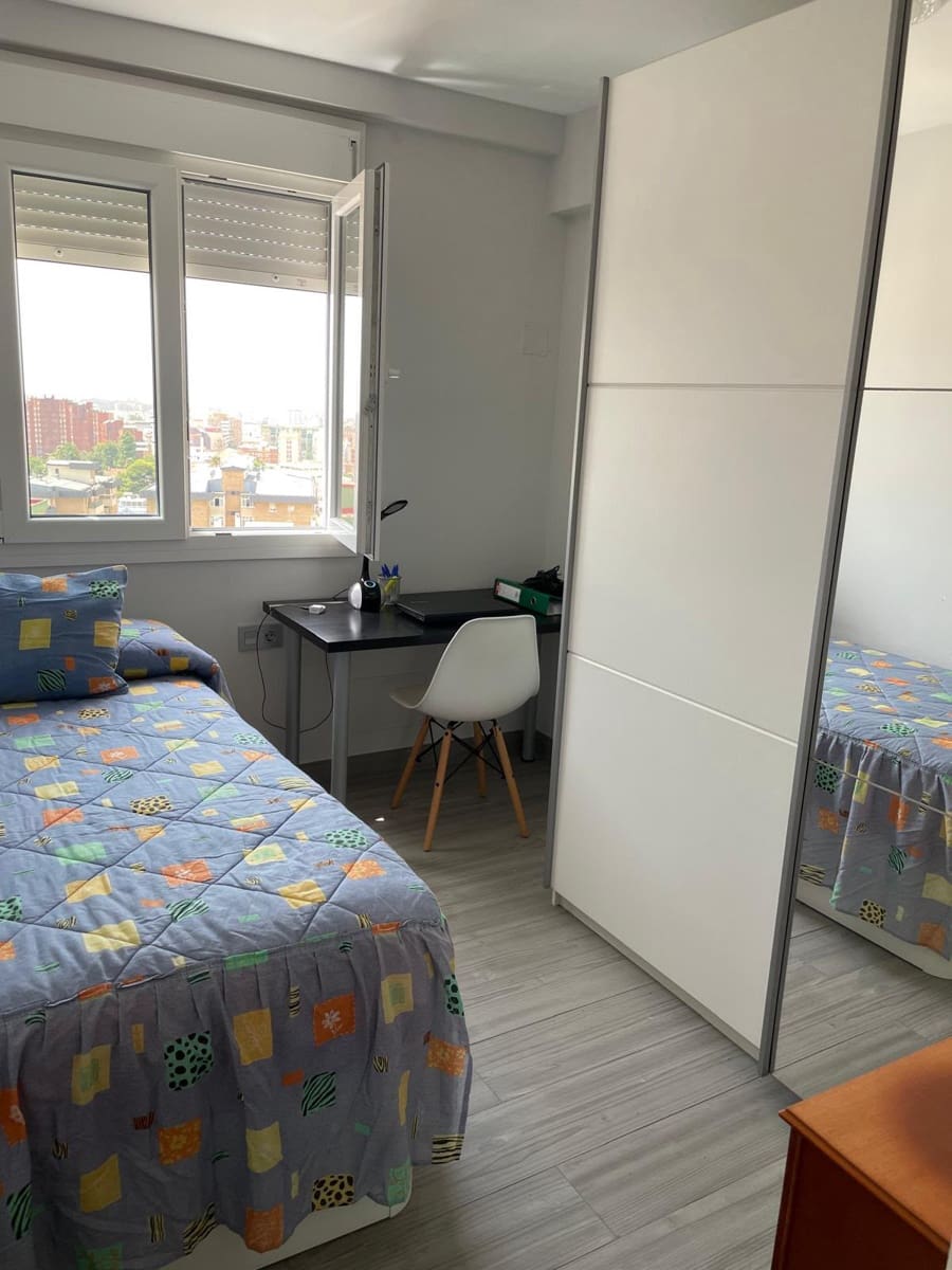 3 bedroom Flat for rent in Malaga city with garage - € 1,290 (Ref: 10009944)
