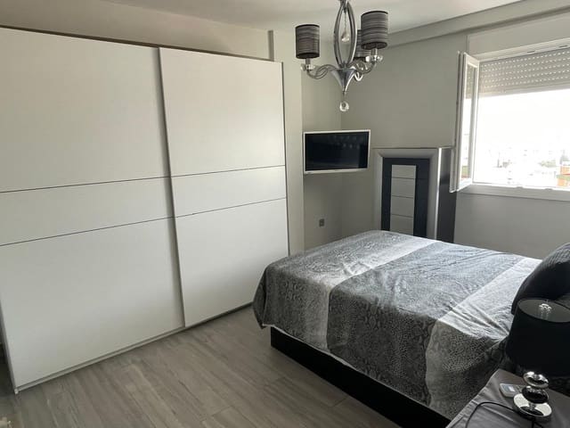 3 bedroom Flat for rent in Suarez, Málaga city with garage - € 1,290 (Ref: 10009944)