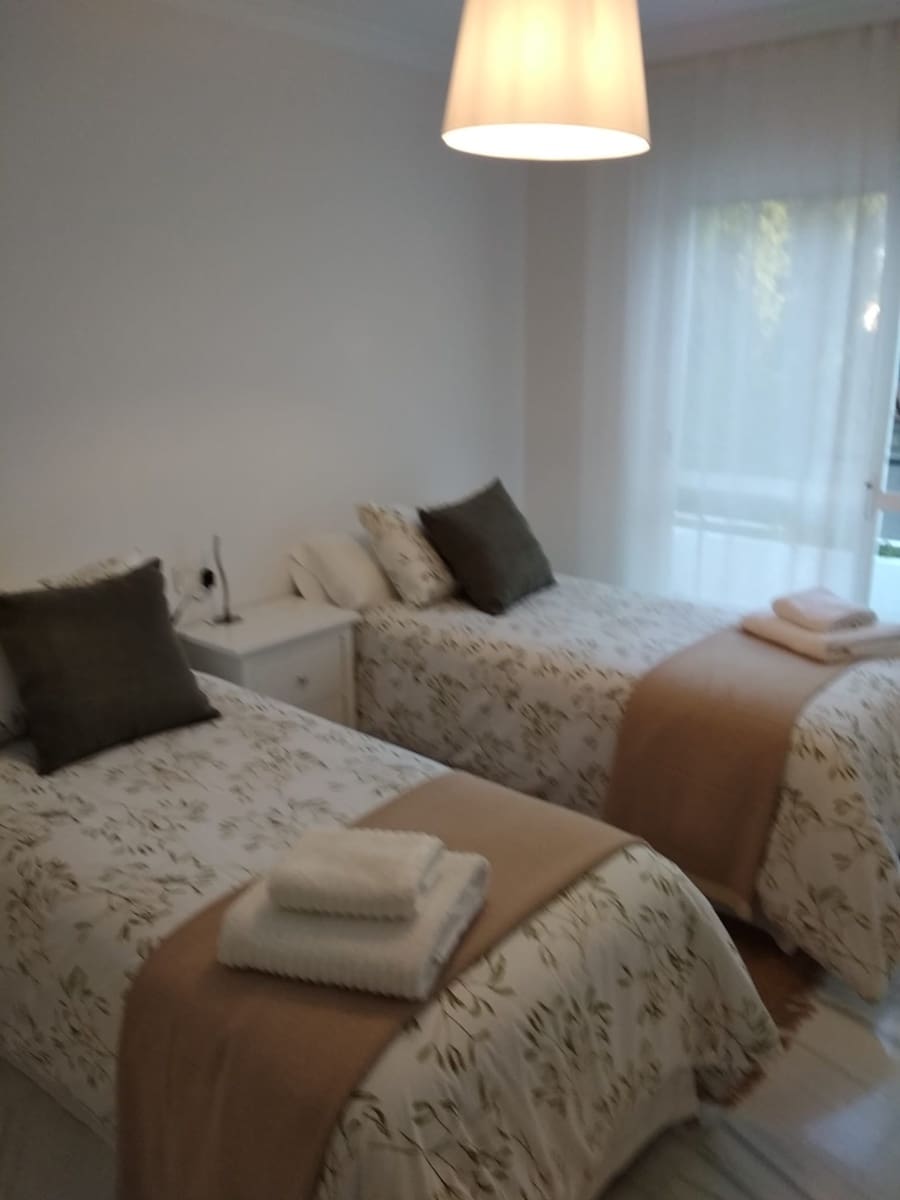 2 sypialnia Mieszkanie do wynajęcia w Marbella z basenem garażem - 1 900 € (Ref: 10019852)