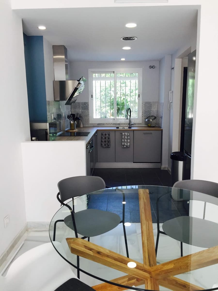 2 sypialnia Mieszkanie do wynajęcia w Marbella z basenem garażem - 1 900 € (Ref: 10019852)