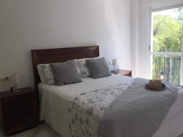 2 sypialnia Mieszkanie do wynajęcia w Los Naranjos, Marbella z basenem garażem - 1 900 € (Ref: 10019852)