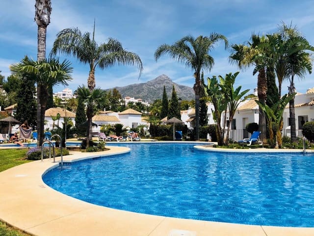 2 sypialnia Mieszkanie do wynajęcia w Los Naranjos, Marbella z basenem garażem - 1 900 € (Ref: 10019852)