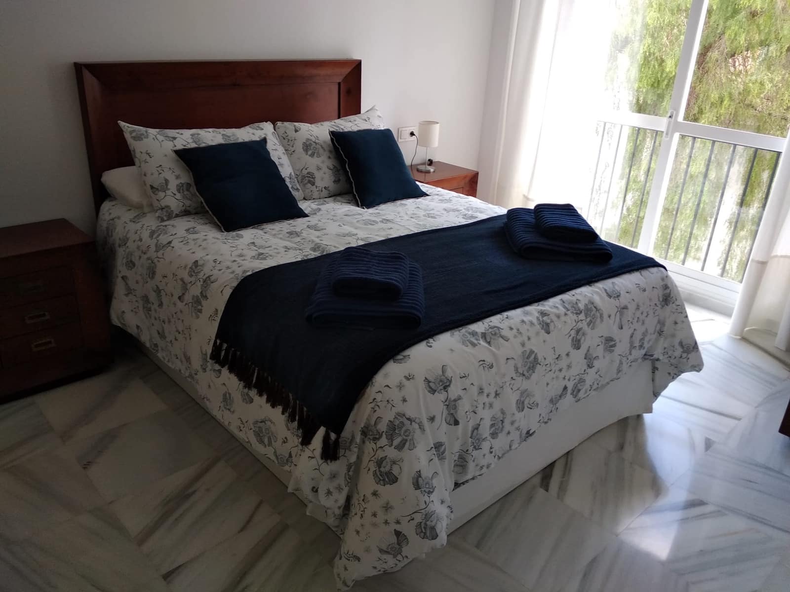 2 sypialnia Mieszkanie do wynajęcia w Marbella z basenem garażem - 1 900 € (Ref: 10019852)