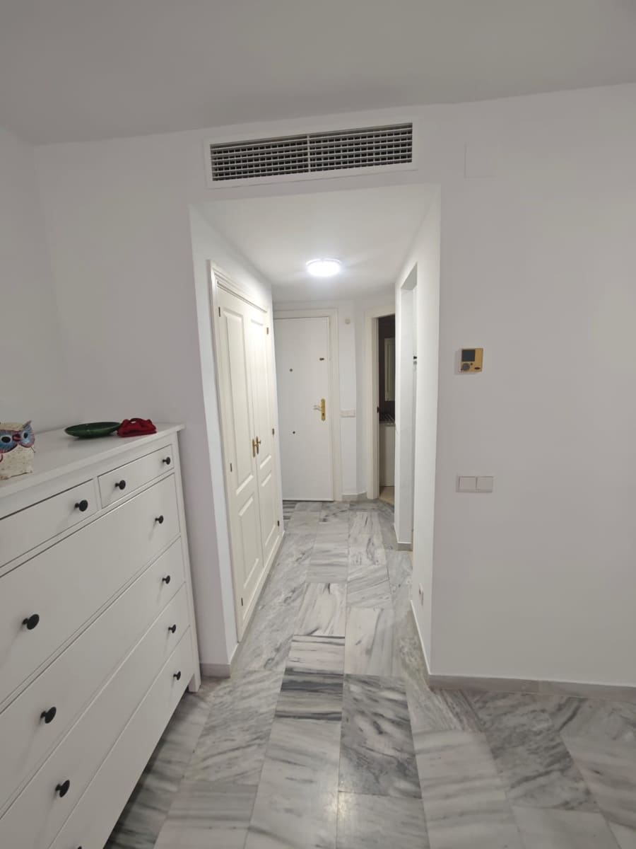 Yksiö vuokrattavana paikassa Rincon de la Victoria mukana 
autotalli - 950 € (Ref: 10030862)