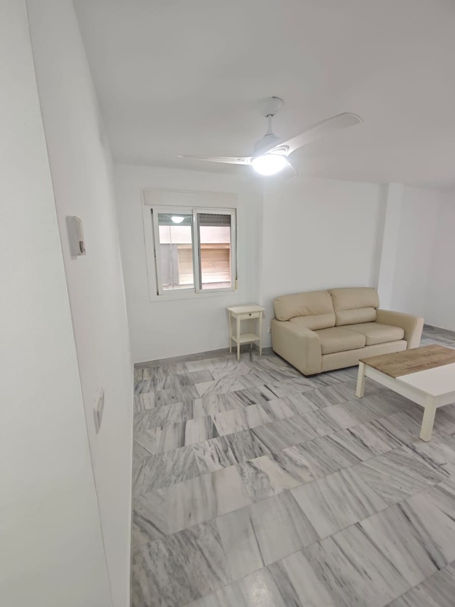 Yksiö vuokrattavana paikassa Rincon de la Victoria mukana 
autotalli - 950 € (Ref: 10030862)