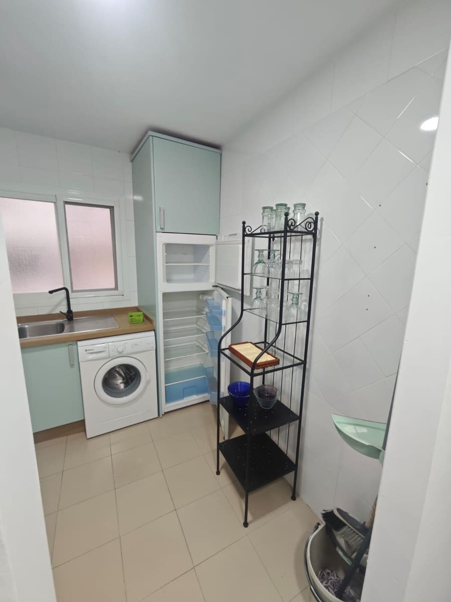 Yksiö vuokrattavana paikassa Rincon de la Victoria mukana 
autotalli - 950 € (Ref: 10030862)