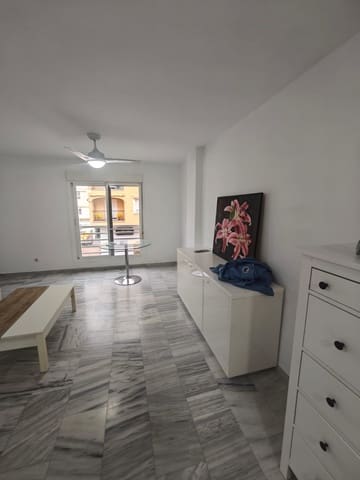 Yksiö vuokrattavana paikassa Rincón de la Victoria mukana 
autotalli - 950 € (Ref: 10030862)