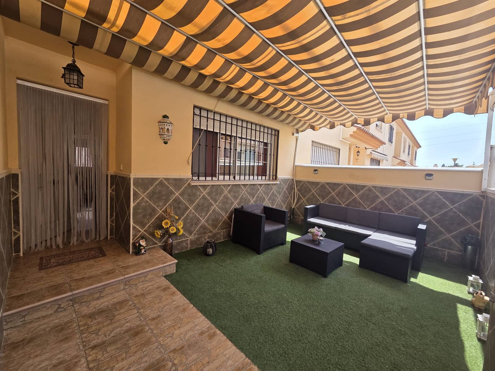 3 sypialnia Dom szeregowy do wynajęcia w Chilches z garażem - 1 100 € (Ref: 10045685)