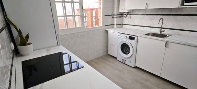 Piso de 3 habitaciones en Carlos Haya, Málaga ciudad en alquiler con garaje - 1.400 € (Ref: 10045688)