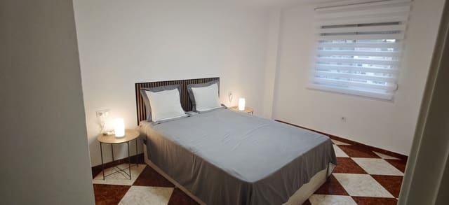 Piso de 3 habitaciones en Carlos Haya, Málaga ciudad en alquiler con garaje - 1.400 € (Ref: 10045688)