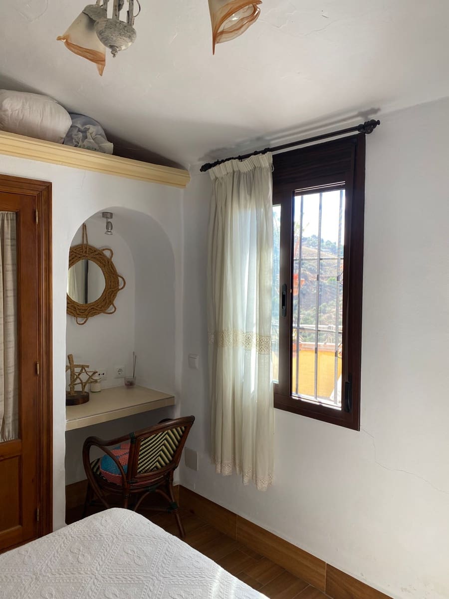 Grunde uden byggetilladelser til leje i Torrox - € 850 (Ref: 10054481)