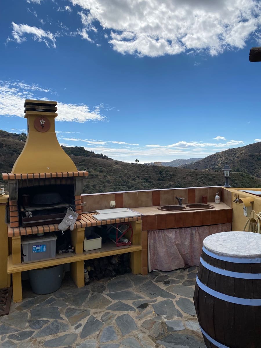 Grunde uden byggetilladelser til leje i Torrox - € 850 (Ref: 10054481)