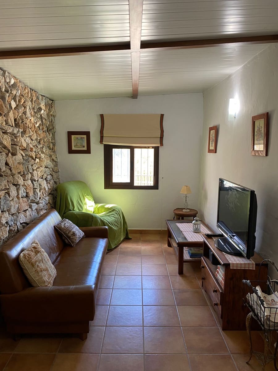Grunde uden byggetilladelser til leje i Torrox - € 850 (Ref: 10054481)