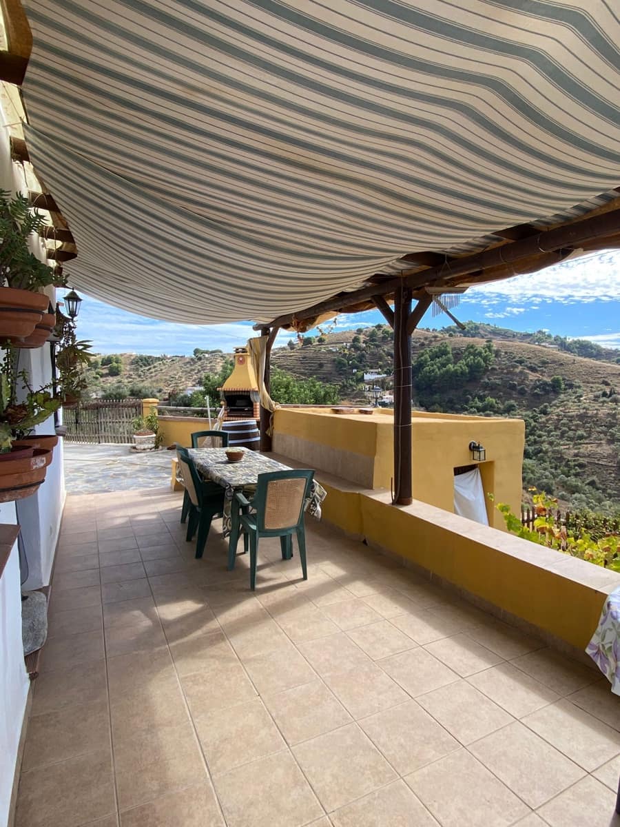 Grunde uden byggetilladelser til leje i Torrox - € 850 (Ref: 10054481)