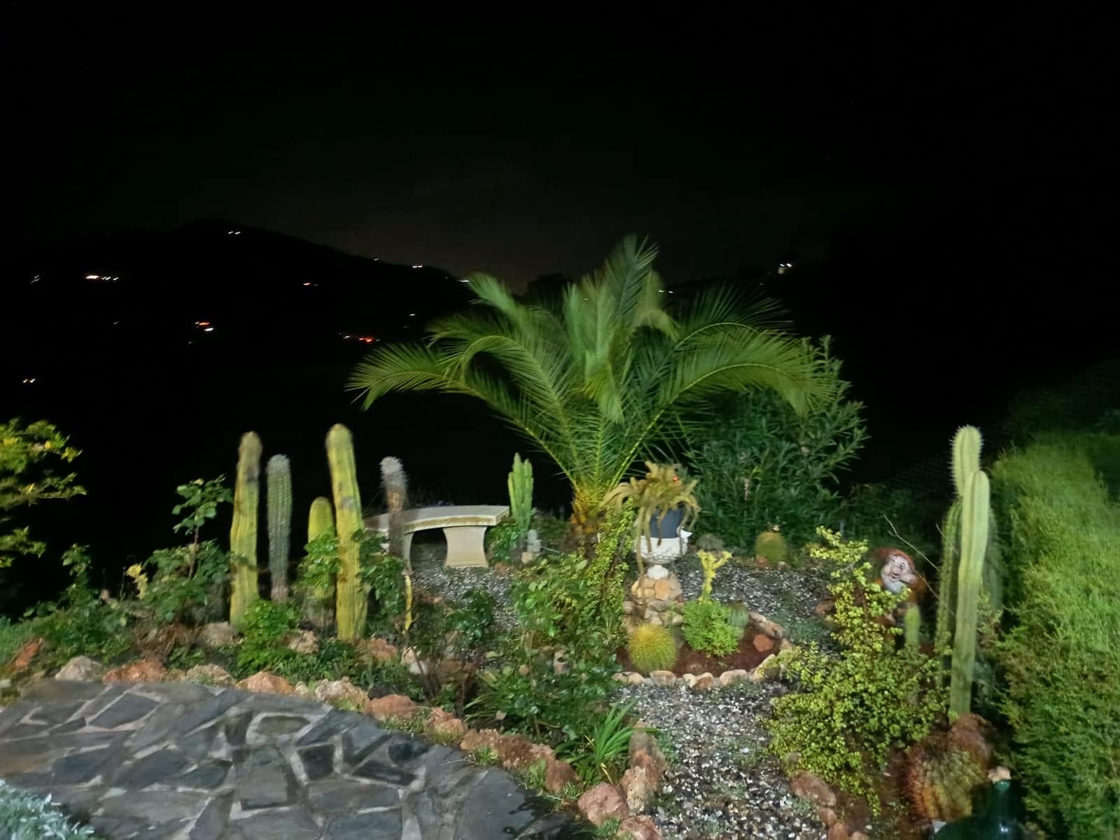 Grunde uden byggetilladelser til leje i Torrox - € 850 (Ref: 10054481)