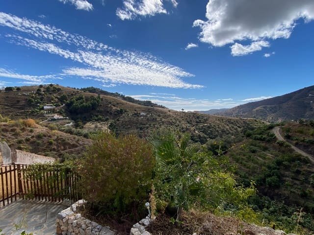 Grunde uden byggetilladelser til leje i Torrox Pueblo, Torrox - € 850 (Ref: 10054481)