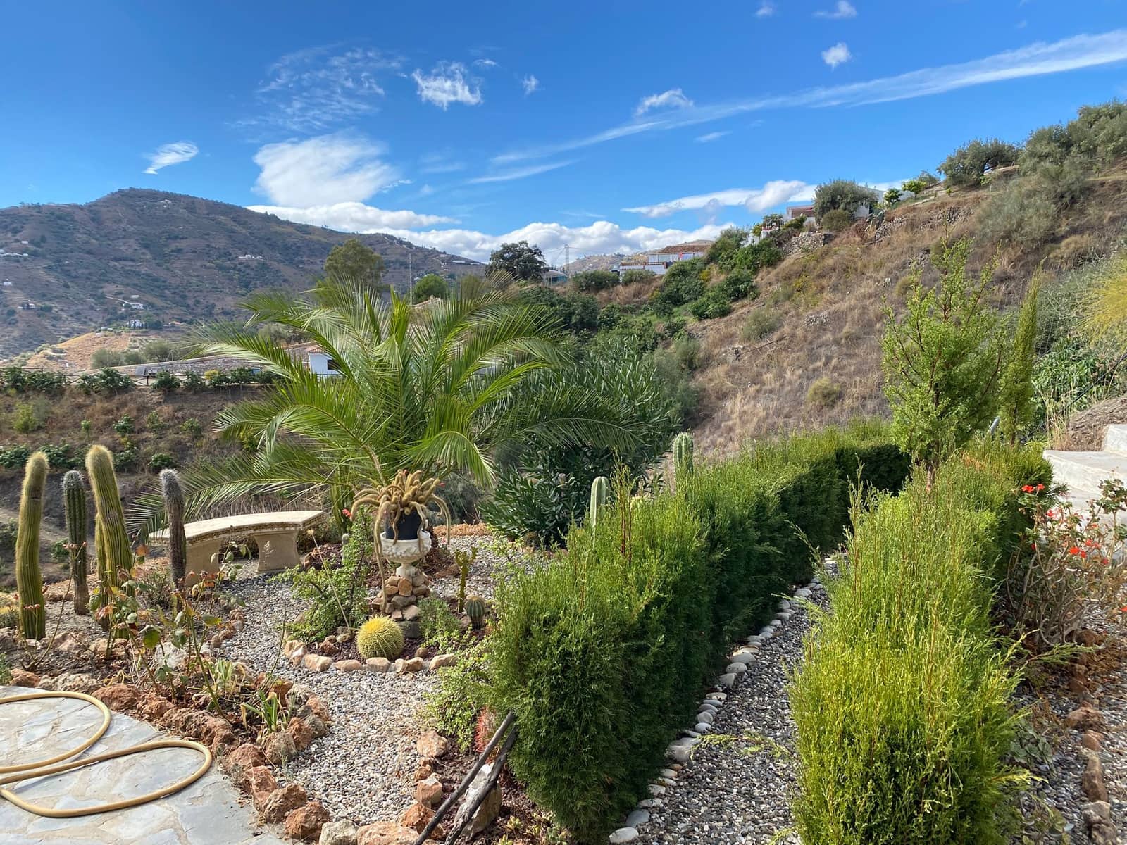 Grunde uden byggetilladelser til leje i Torrox - € 850 (Ref: 10054481)