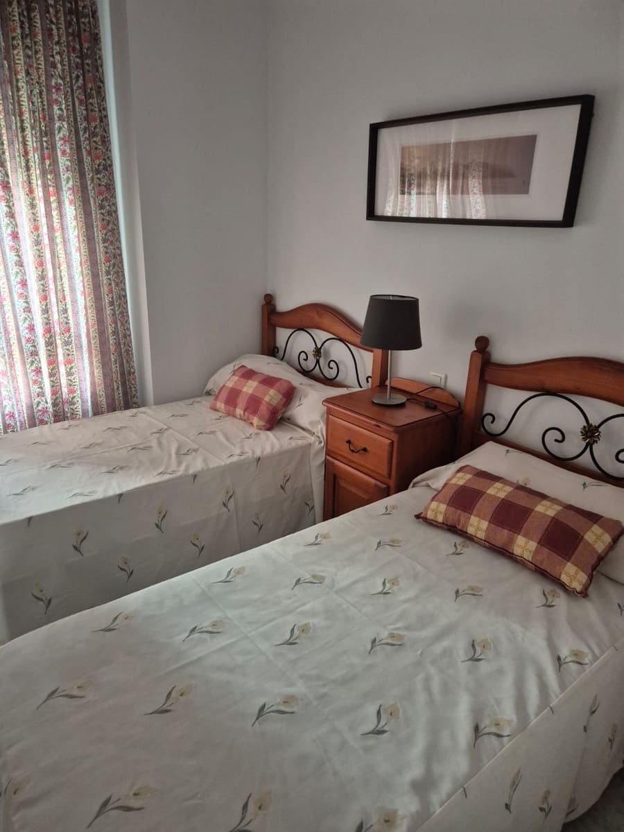 3 bedroom Flat for rent in Velez-Malaga with pool - € 1,200 (Ref: 10060345)