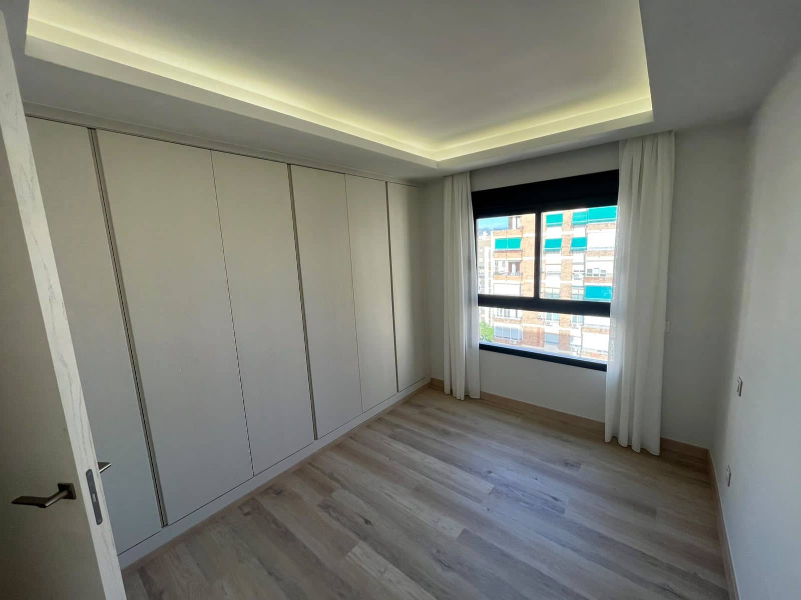 Piso de 4 habitaciones en Málaga ciudad en alquiler con garaje - 3.100 € (Ref: 10099455)