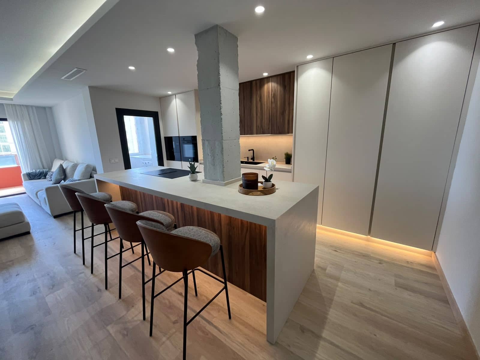 Piso de 4 habitaciones en Málaga ciudad en alquiler con garaje - 3.100 € (Ref: 10099455)